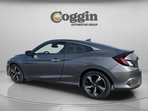 Used 2018 Honda Civic Touring image 4
