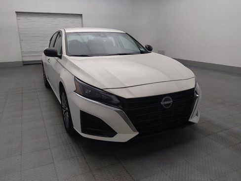 Used 2025 Nissan Altima 2.5 SV FWD image 14