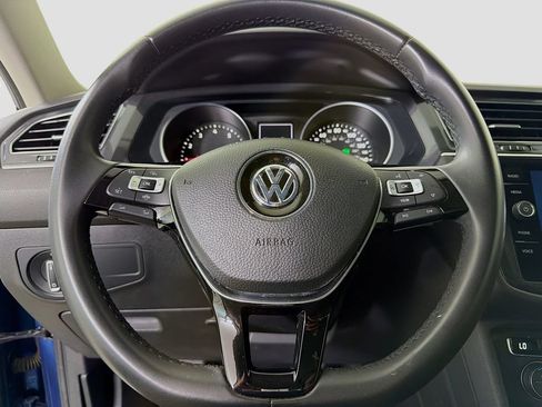 Used 2020 Volkswagen Tiguan SE w/ Panoramic Sunroof Package FWD image 15