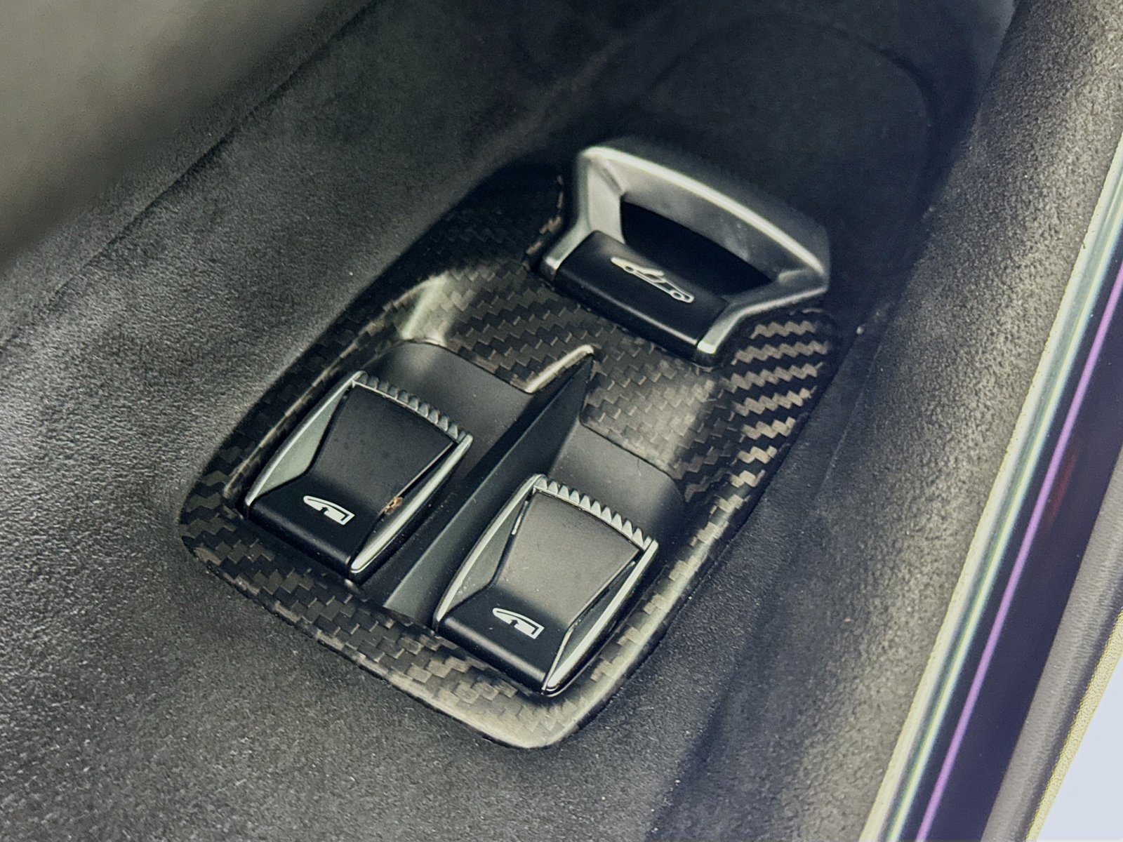 Used 2025 McLaren Artura RWD image 17