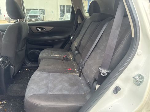 Used 2016 Nissan Rogue SV w/ SV Premium Package image 14