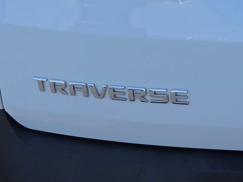 Used 2022 Chevrolet Traverse LT FWD image 17