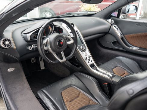 Used 2012 McLaren MP4-12C Coupe RWD image 8
