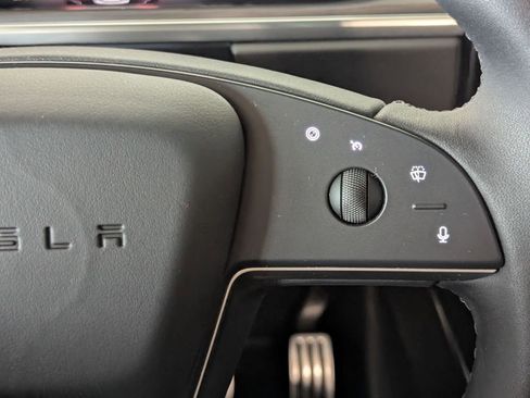 Used 2023 Tesla Model X image 9