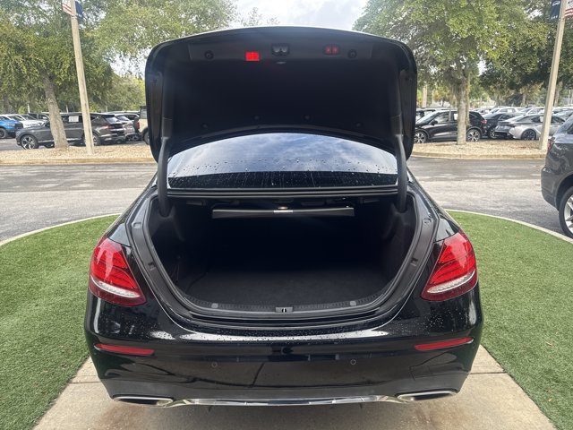 Used 2019 Mercedes-Benz E 300 image 4