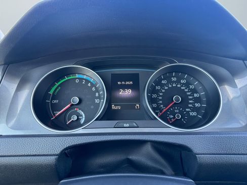 Used 2016 Volkswagen e-Golf SE w/ DC Fast Charging Package image 12