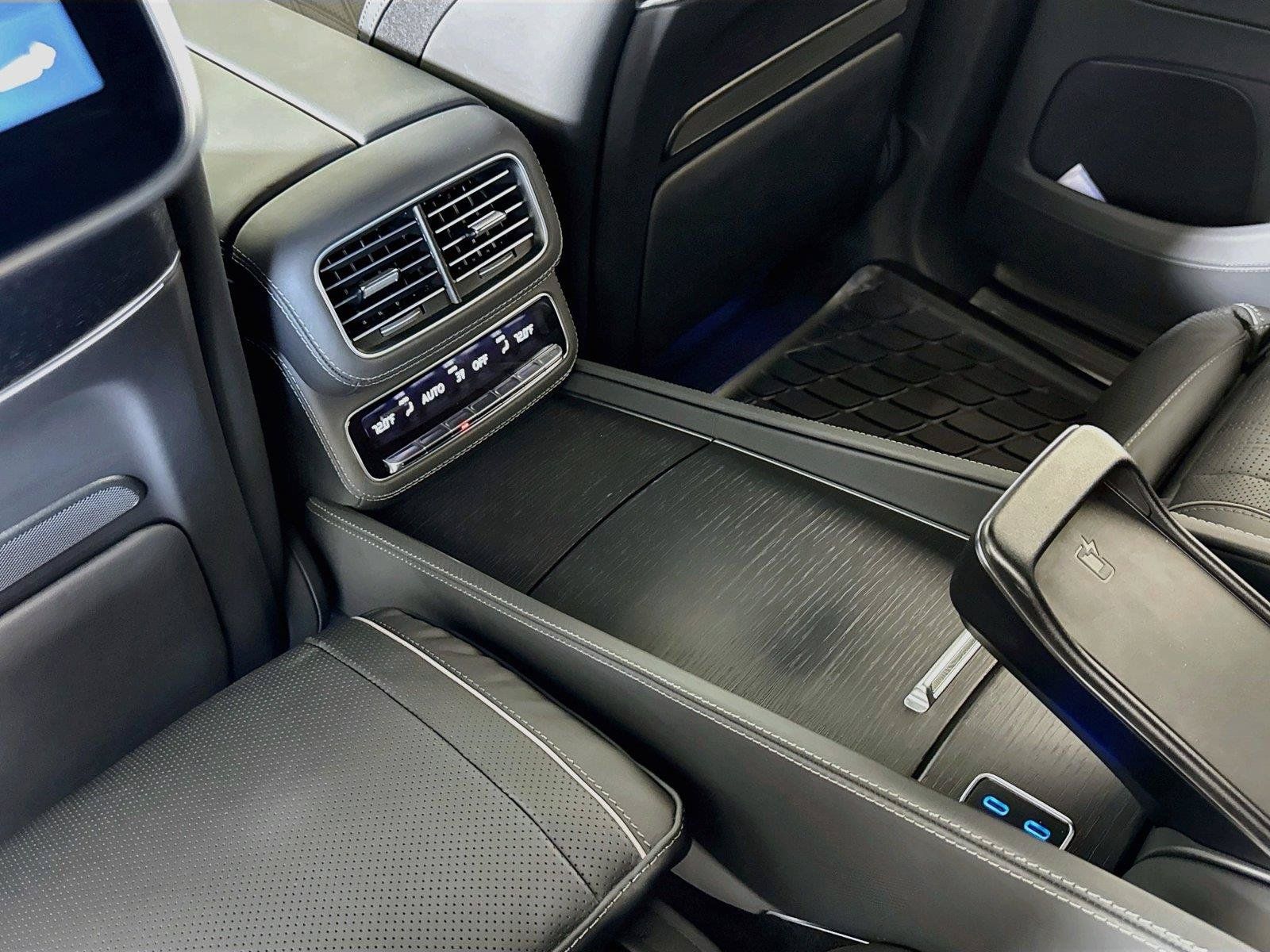 Used 2024 Mercedes-Benz Maybach GLS 600 4MATIC image 29