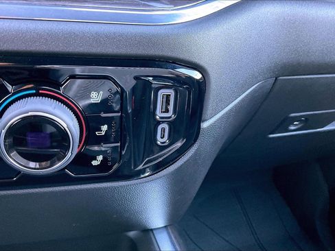 Used 2024 Chevrolet Silverado 3500 LTZ w/ LTZ Convenience Package image 33