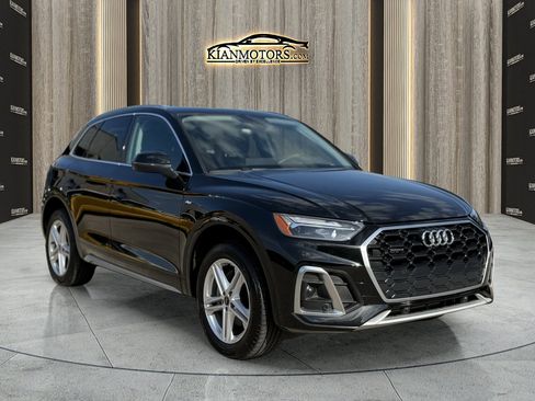 Used 2024 Audi Q5 e Premium w/ Convenience Package image 1