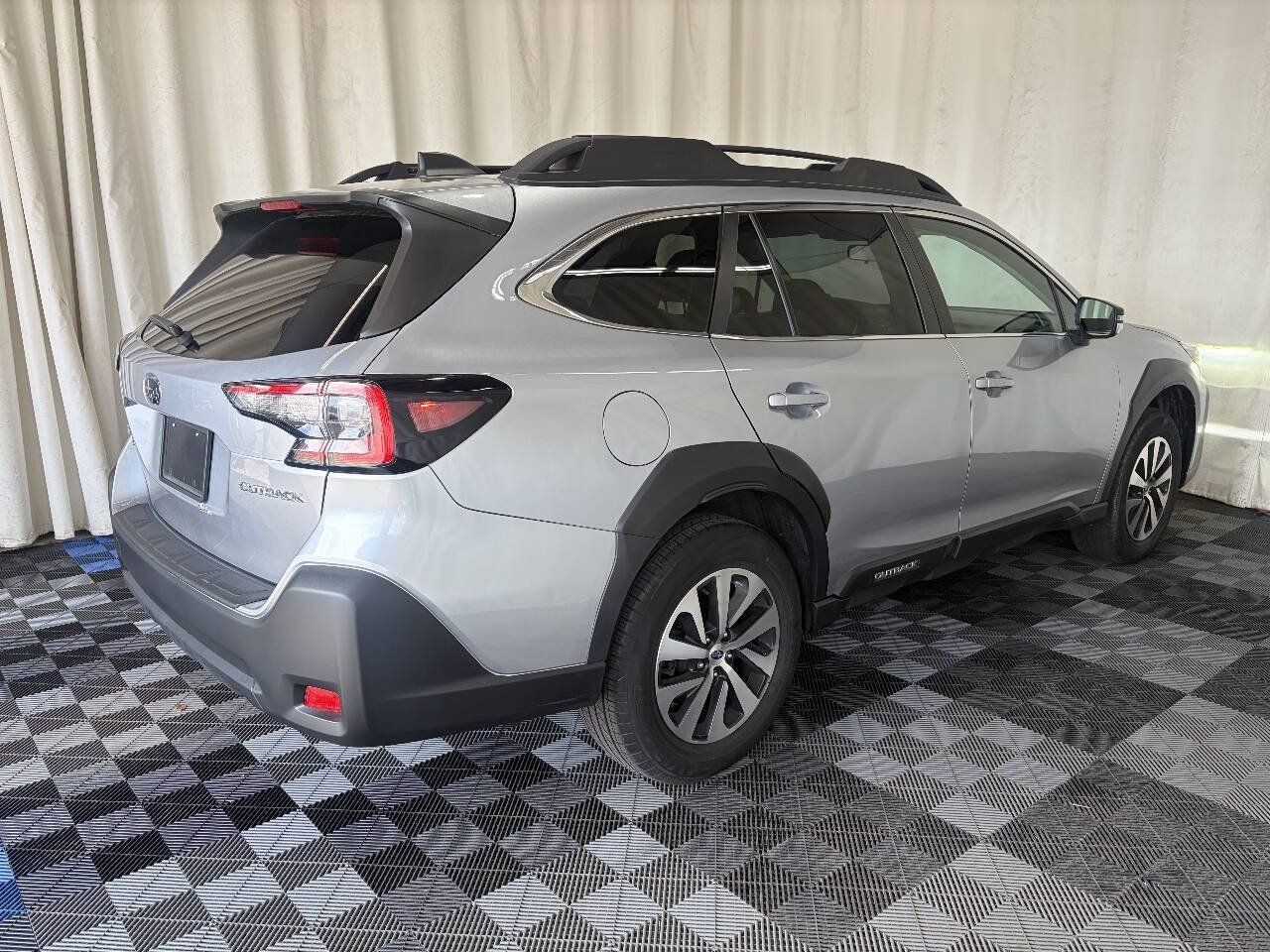 Used 2023 Subaru Outback Premium AWD/4WD image 6