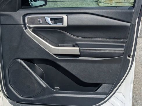 Used 2022 Ford Explorer XLT image 39