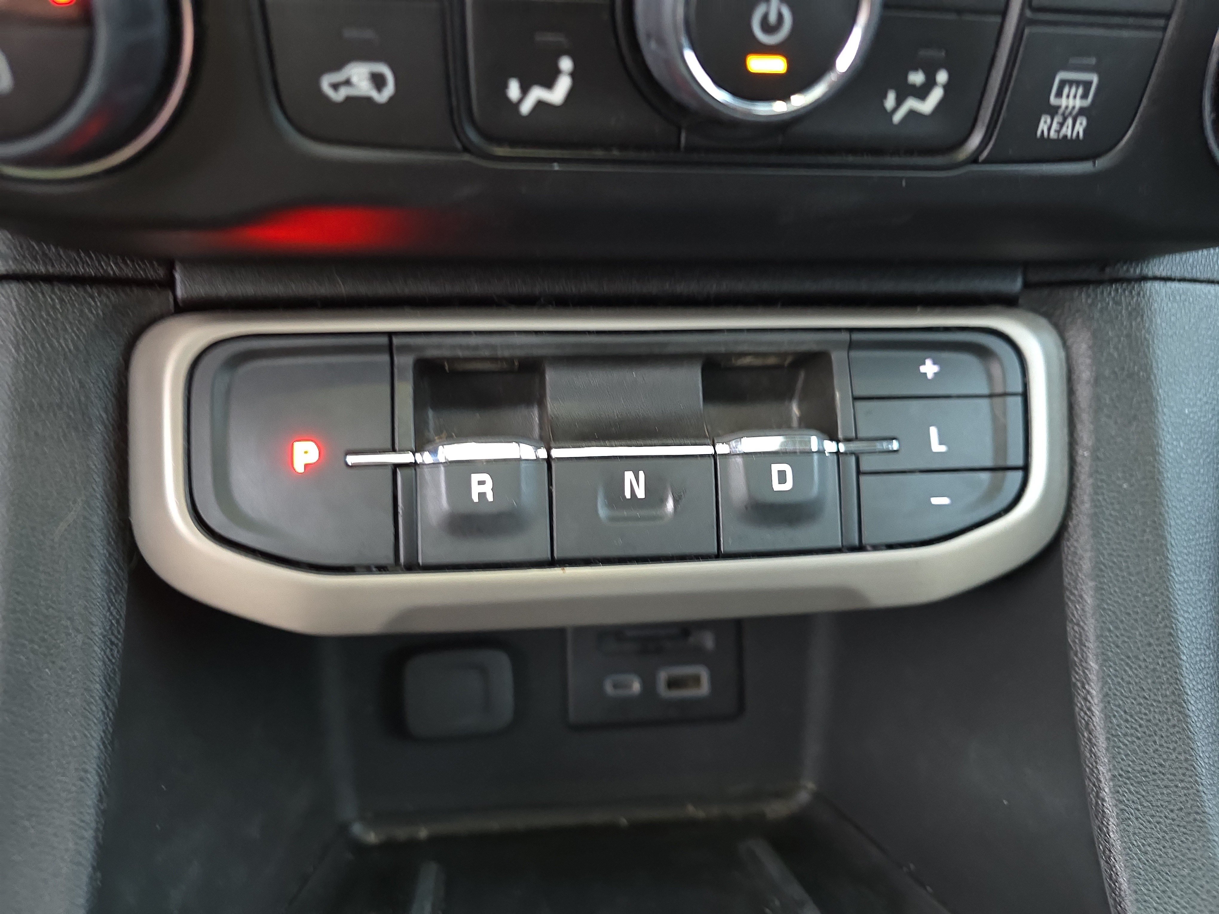 Used 2023 GMC Acadia Denali w/ Denali Technology Package AWD/4WD image 34