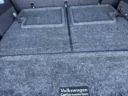 Used 2022 Volkswagen Tiguan SE w/ Panoramic Sunroof Package image 32