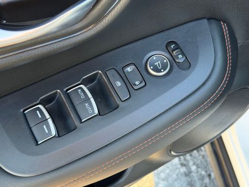 Used 2025 Honda HR-V Sport image 12
