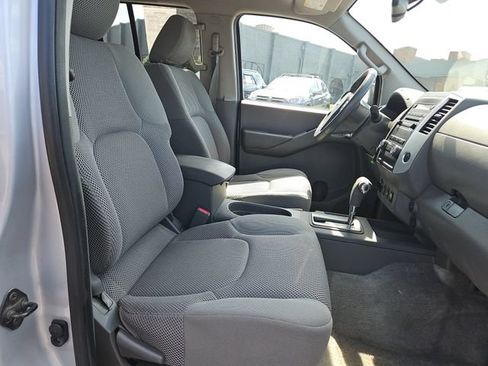Used 2012 Nissan Frontier SV w/ SV Premium Utility Pkg AWD/4WD image 29
