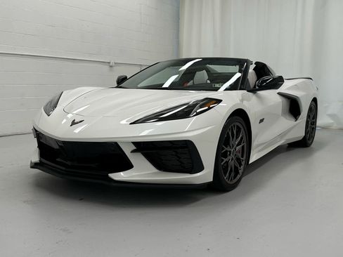 Used 2023 Chevrolet Corvette Stingray Premium Conv w/ Z51 Performance Package RWD image 4