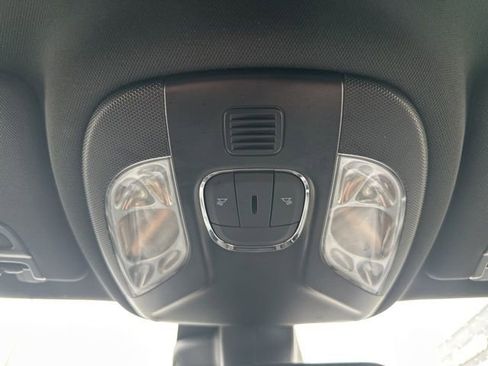 Used 2025 Jeep Compass Latitude image 33