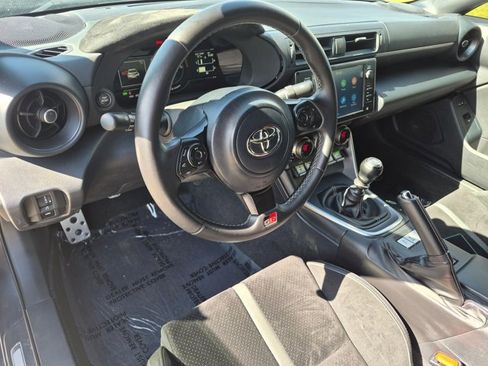 Used 2022 Toyota GR86 Premium RWD image 10