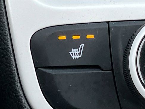 Used 2025 Hyundai Venue Limited FWD image 21