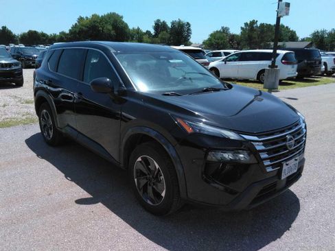 Used 2024 Nissan Rogue SV AWD/4WD image 2