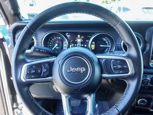 Used 2022 Jeep Wrangler Unlimited Sahara AWD/4WD image 13