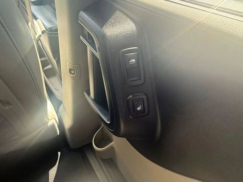 Used 2012 Chrysler Town & Country Touring-L w/ Entertainment Group #2 FWD image 14