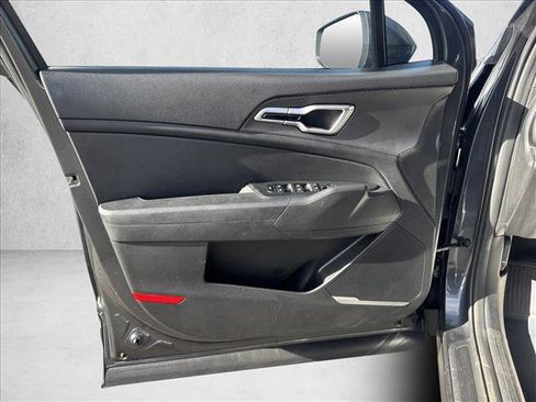 Used 2023 Kia Sportage LX image 11