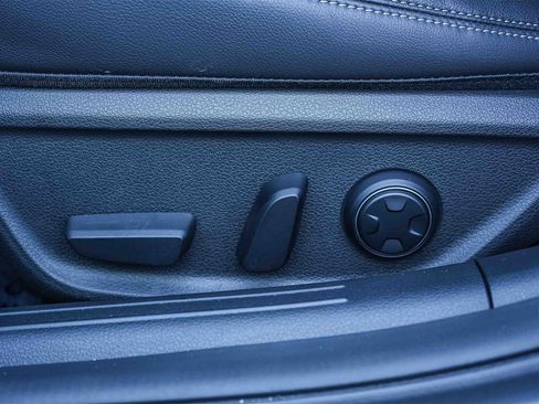 Used 2025 Genesis G70 2.5T image 21