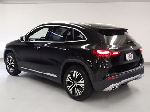 Certified 2025 Mercedes-Benz GLA 250 4MATIC image 8