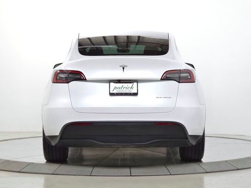 Used 2024 Tesla Model Y Long Range AWD/4WD image 5