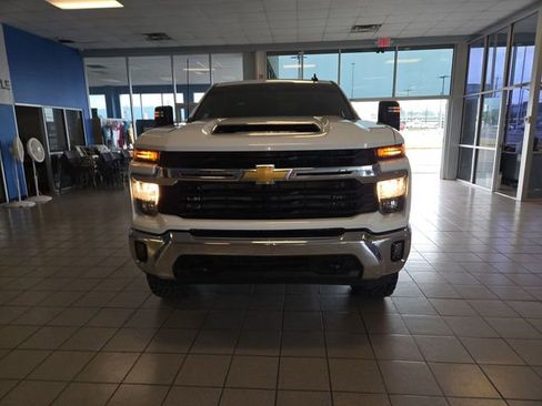Used 2025 Chevrolet Silverado 2500 LT AWD/4WD image 3