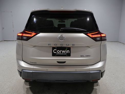 Used 2025 Nissan Rogue SL w/ SL Premium Package image 3