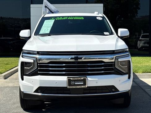 Used 2025 Chevrolet Suburban LT w/ Comfort Package AWD/4WD image 4