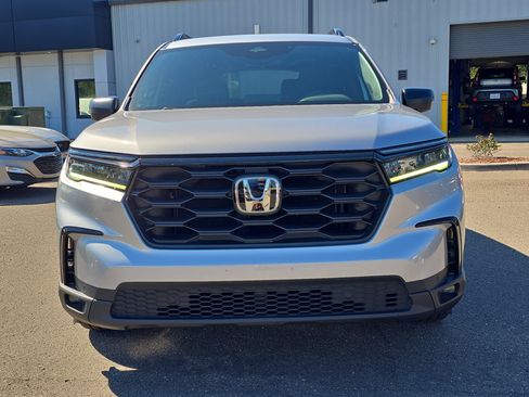 Used 2023 Honda Pilot Sport image 3