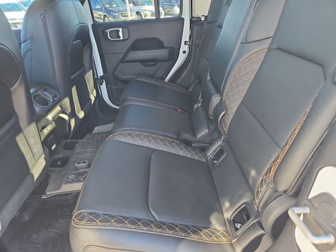 Used 2023 Jeep Gladiator Overland image 16
