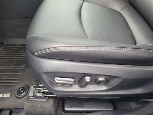 Certified 2025 Toyota Corolla Cross XLE image 27