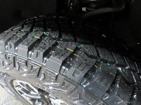 Used 2023 Chevrolet Silverado 1500 ZR2 w/ Technology Package image 7