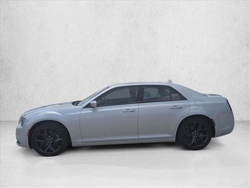 Used 2023 Chrysler 300 S RWD image 9