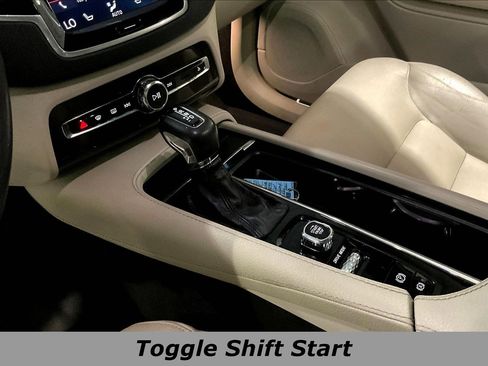 Used 2018 Volvo XC90 T6 Momentum w/ Convenience Package image 18