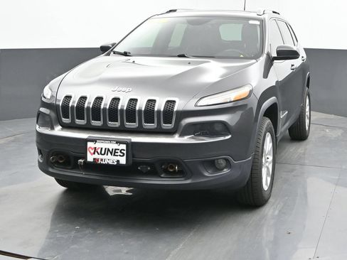 Used 2016 Jeep Cherokee Latitude w/ Comfort/Convenience Group AWD/4WD image 4