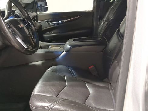 Used 2015 Cadillac Escalade Platinum image 29
