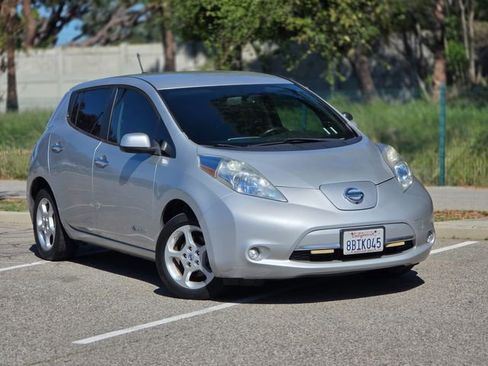 Used 2013 Nissan Leaf SV w/ Premium Pkg image 4