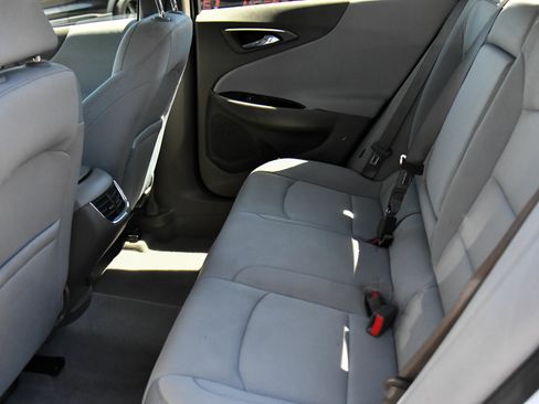 Used 2021 Chevrolet Malibu LT FWD image 32