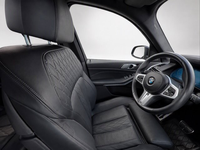 Used 2022 BMW X7 M50i w/ Luxury Seating Package AWD/4WD image 17
