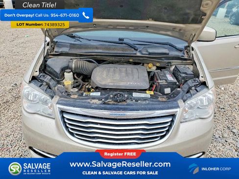 Used 2015 Chrysler Town & Country Touring image 16