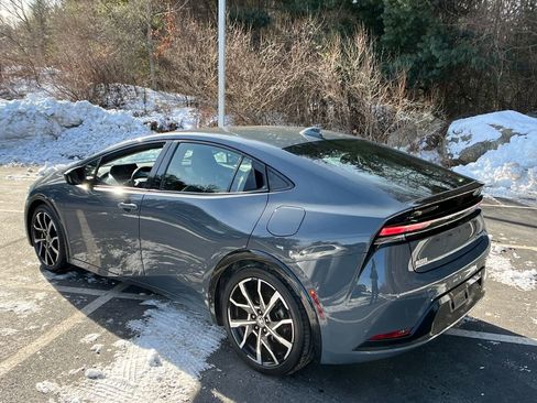 Used 2023 Toyota Prius Prime XSE image 3