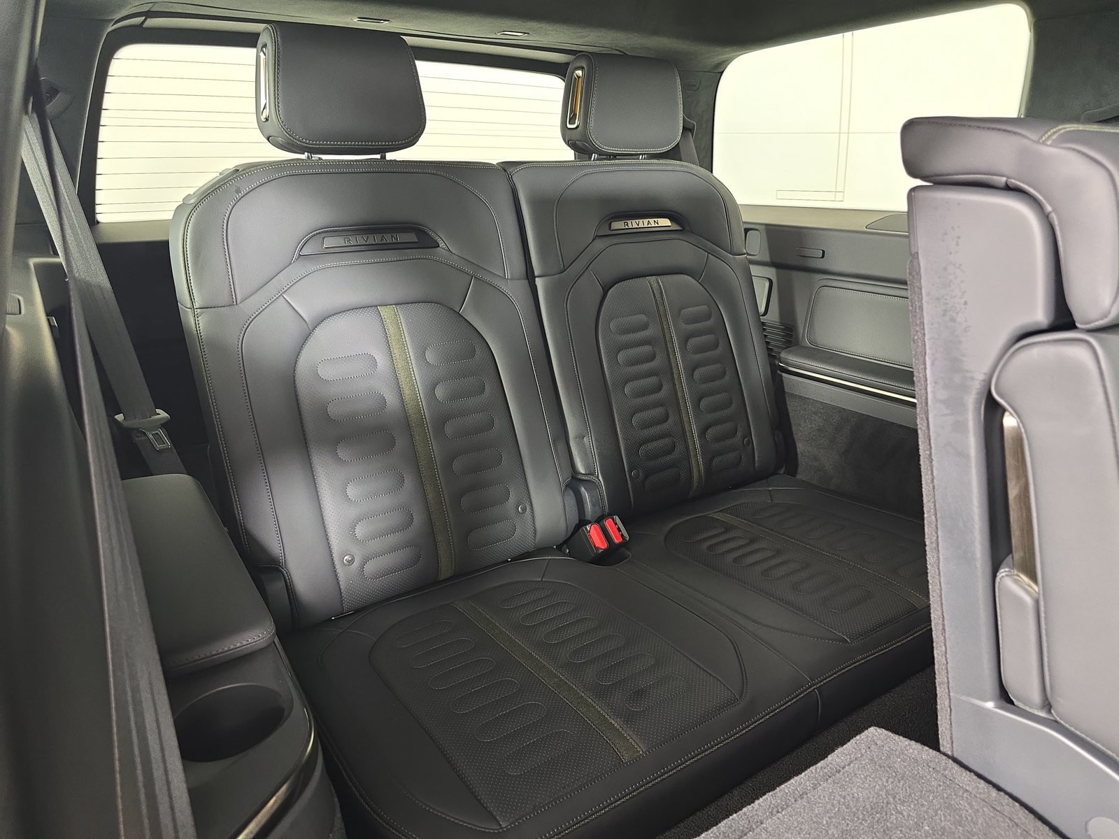 Used 2022 Rivian R1S Launch Edition Quad AWD/4WD image 25
