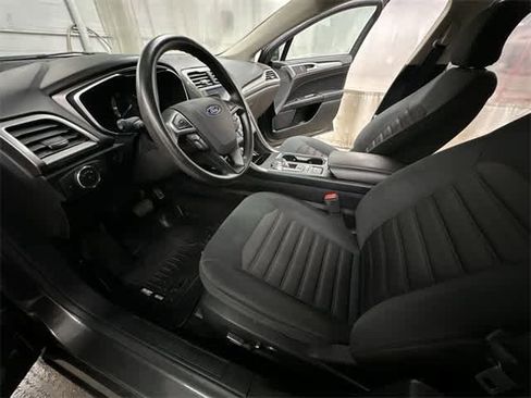 Used 2019 Ford Fusion SE image 16