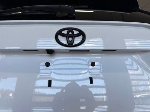 Used 2021 Toyota RAV4 XLE w/ Convenience Package AWD/4WD image 14