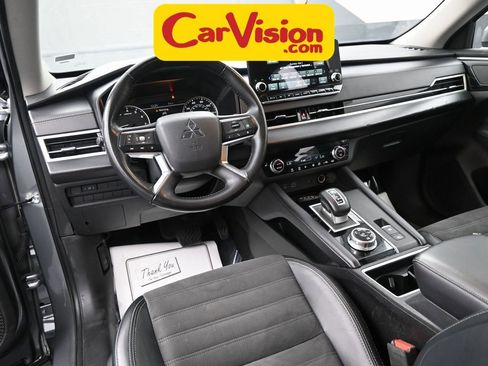 Used 2024 Mitsubishi Outlander SE image 13